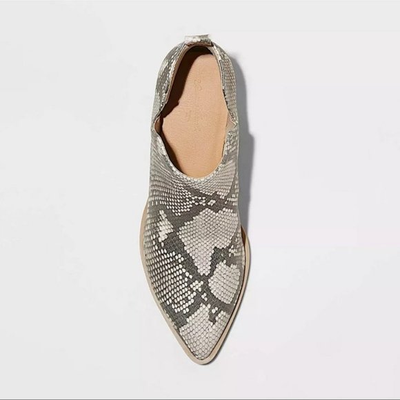 Cari Cut Out Ankle Boots Snake Print - Gray - Picture 3 of 3